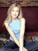 mandy_moore_2000_lucy_fitter_photoshoot_05.jpg