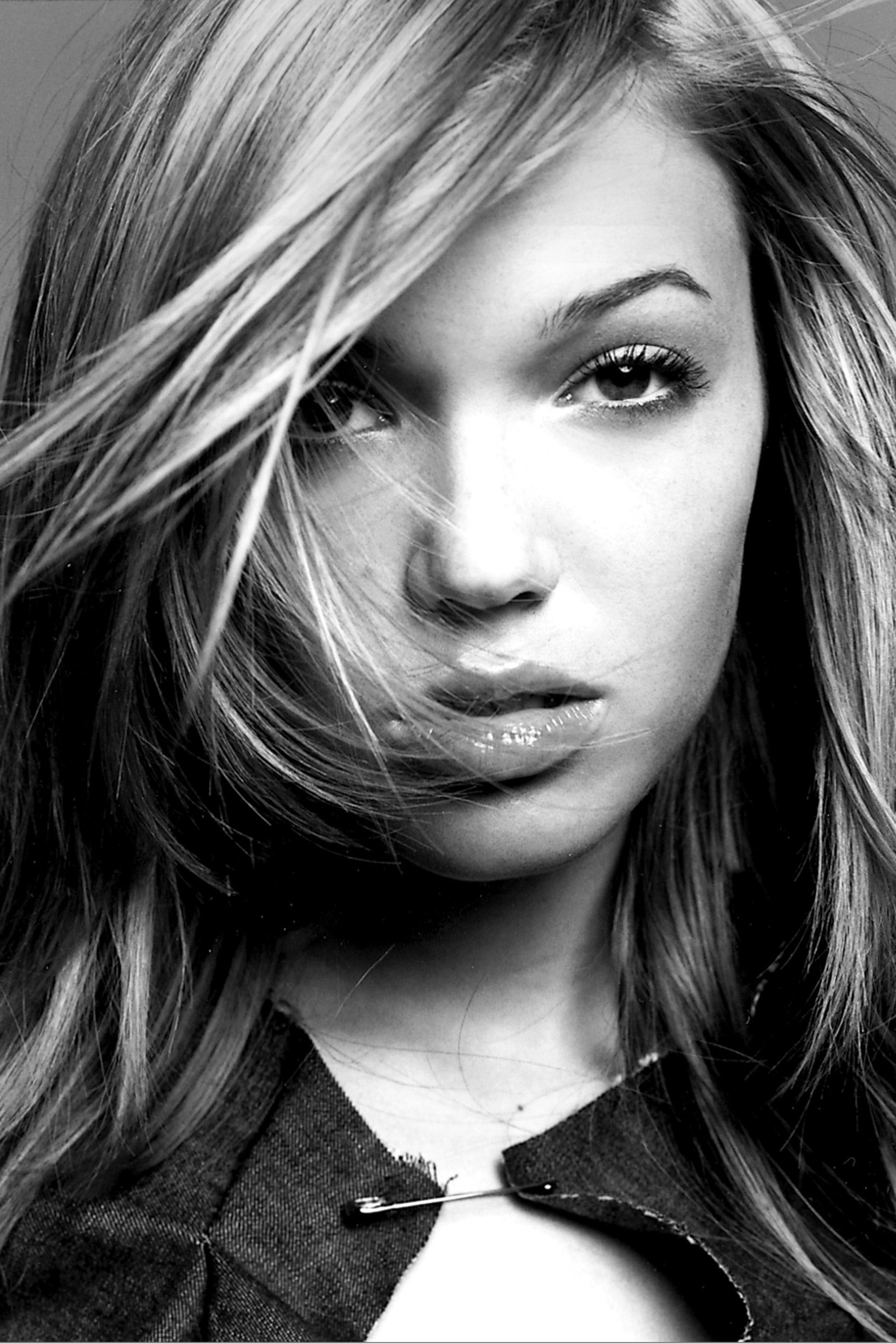 mandy_moore_2001_norman_jean_roy_photoshoot_01.jpg