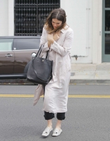 Mandy-Moore-shopping-in-Los-Angeles--02.jpg